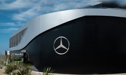 Mercedes-Benz flagship store, vitrine sublime et ultime