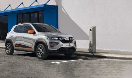 Dacia, la Spring baisse son voltage tarifaire