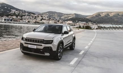 Jeep Avenger : Déjà 100.000 au compteur !