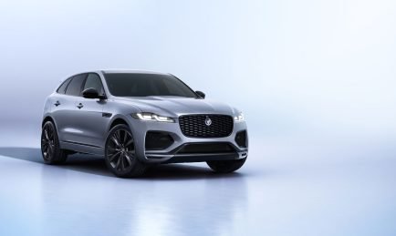 Jaguar F-Pace : Une 90ème rugissante