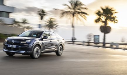 Citroën C4X : De belles retouches et un peu d’hybride