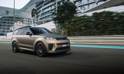 Range Rover Sport SV : Il défi le chrono avec brio