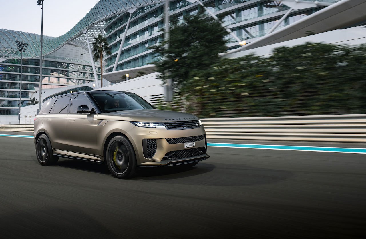 Range Rover Sport SV : Il défi le chrono avec brio