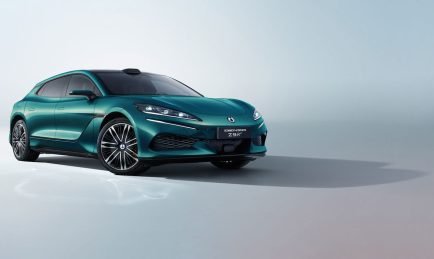 «Flash Charging» : Denza révolutionne la recharge ultra-rapide