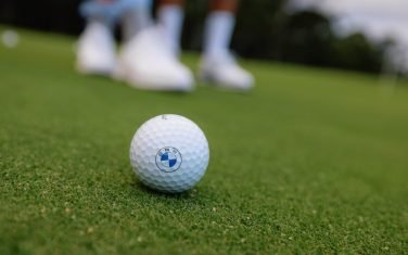 Smeia-BMW : Transporteur d’un golfeur en or